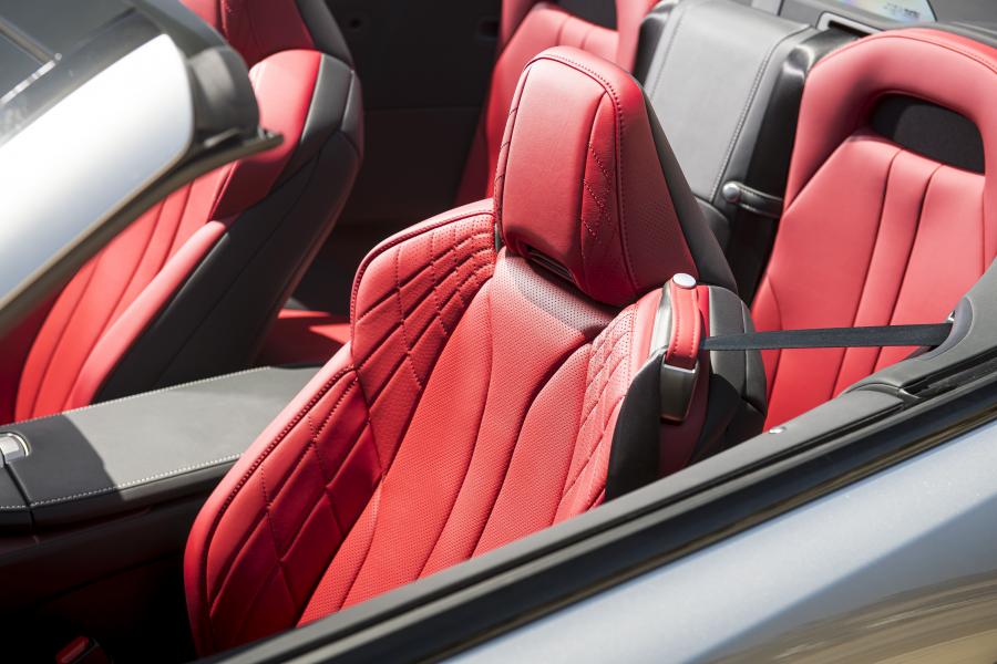 Интерьер Lexus LC500 Convertible 2020 года  (NA) (фото 30 из 42)